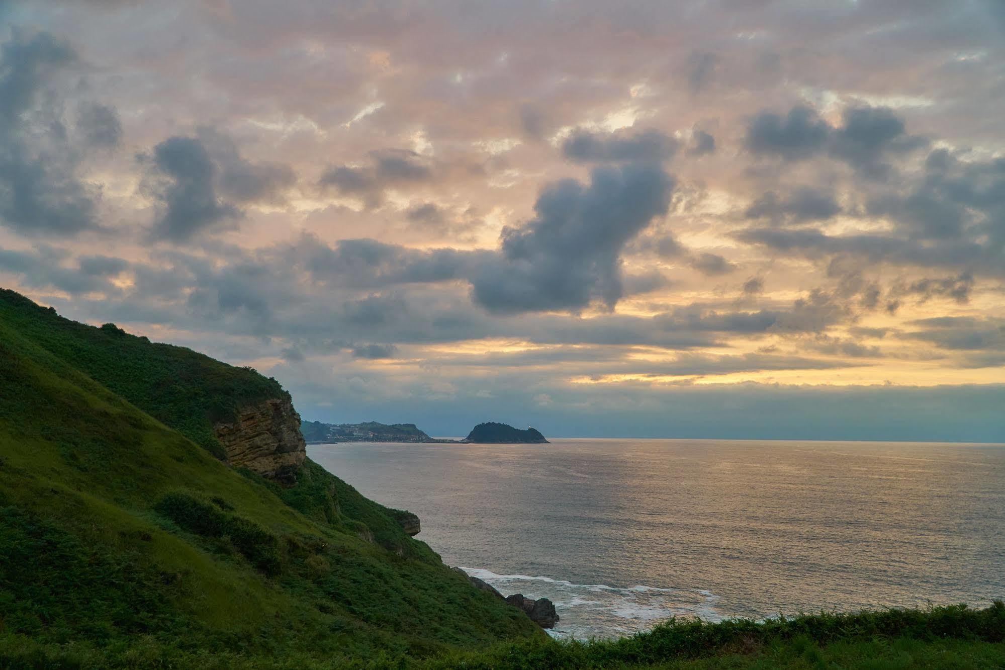 Zarautz Beachside Surf Camp エクステリア 写真